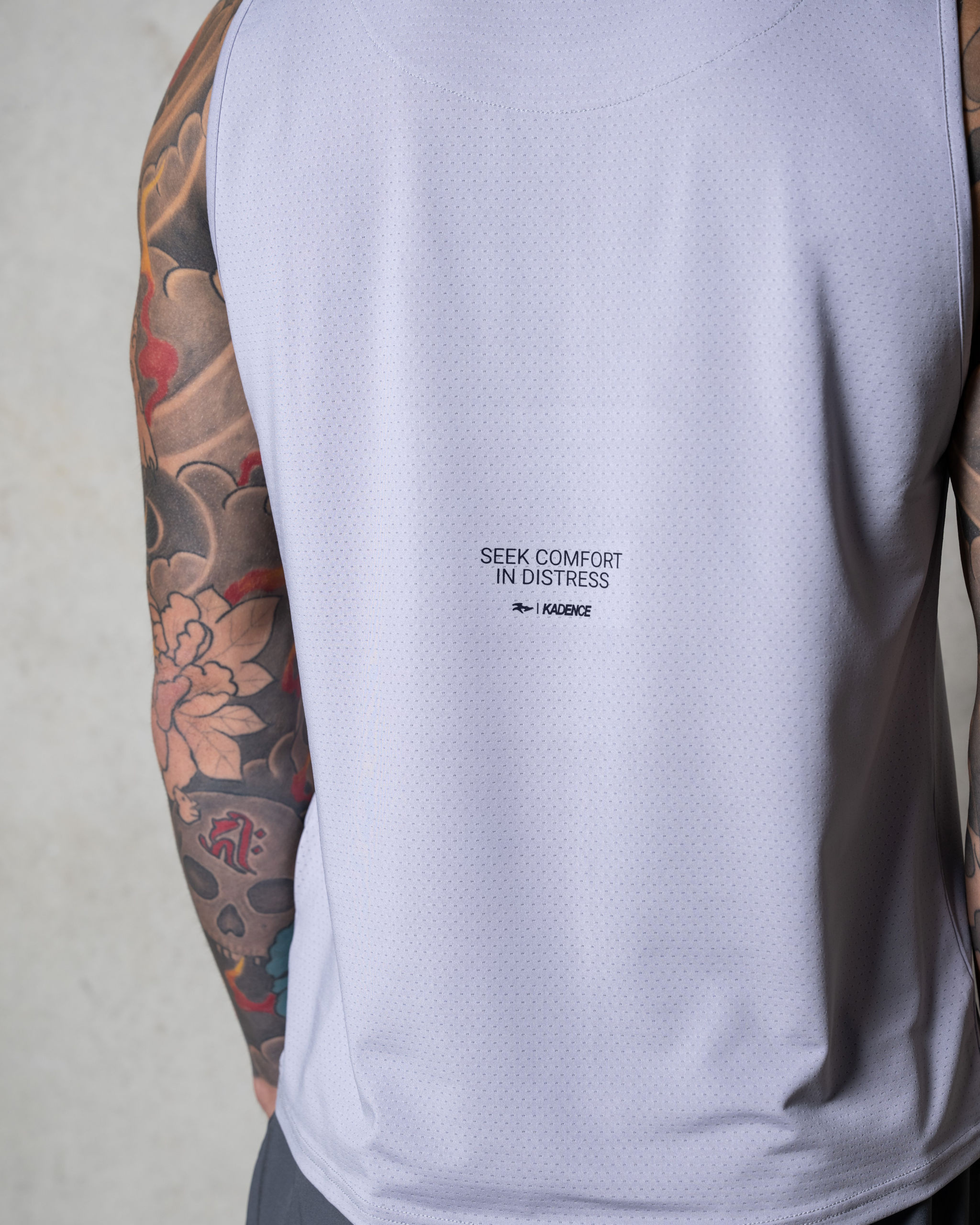 ARC RUNNING SINGLET - CEMENT